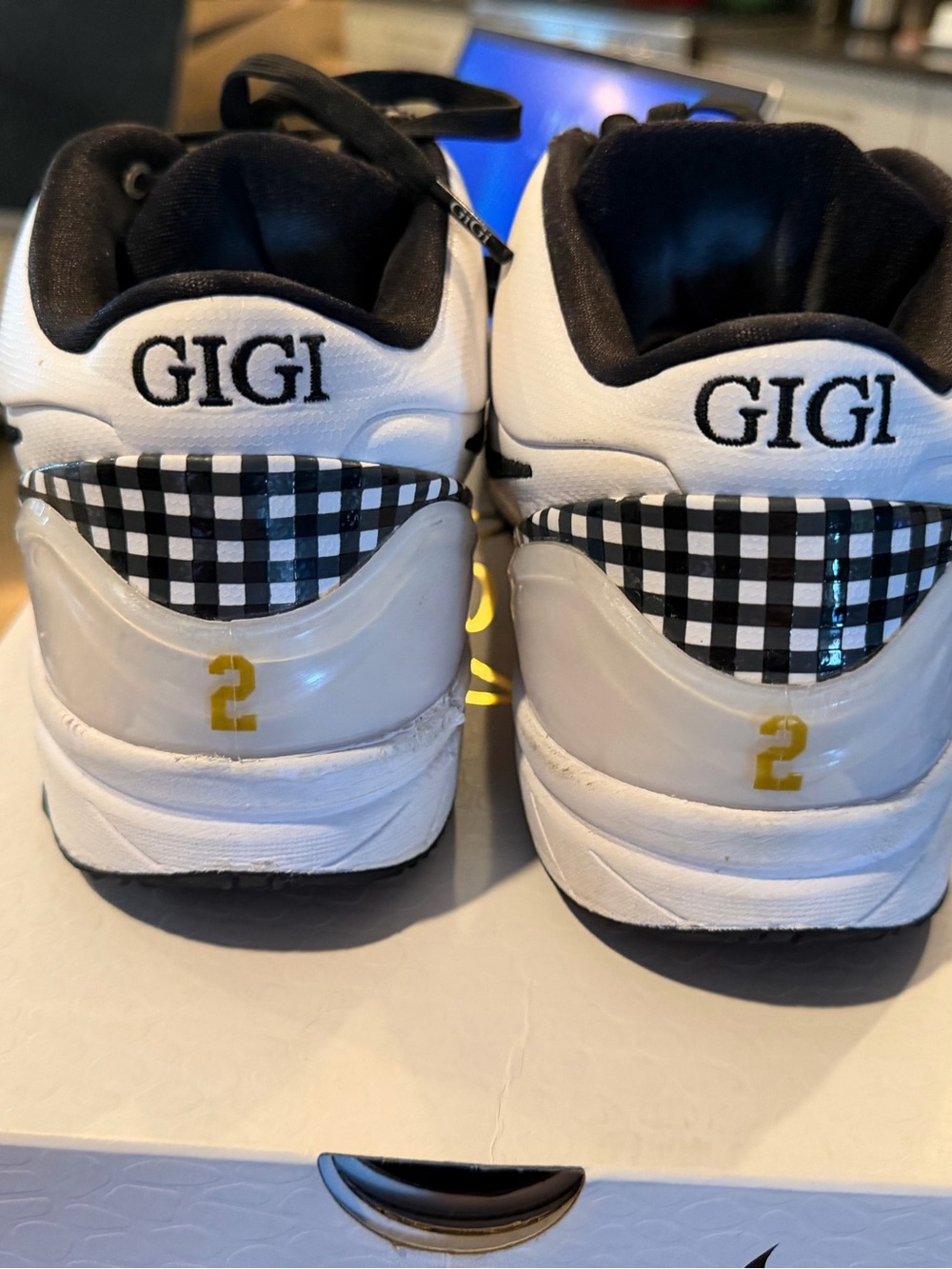Kobe Gigi men’s basketball shoes 11.5